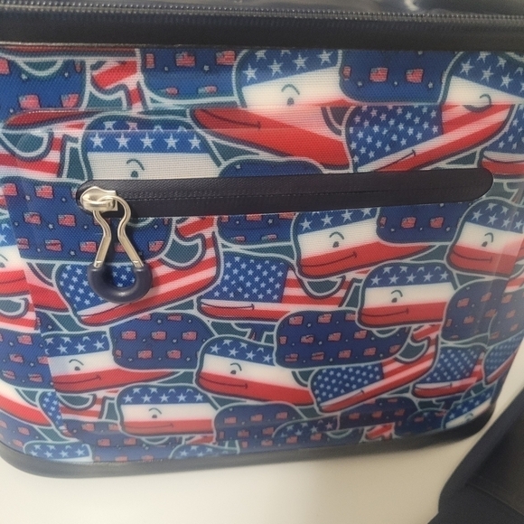 Vineyard Vines  Whale and USA Flag Red White & Blue 12 Can Cooler NWT - Picture 6 of 12